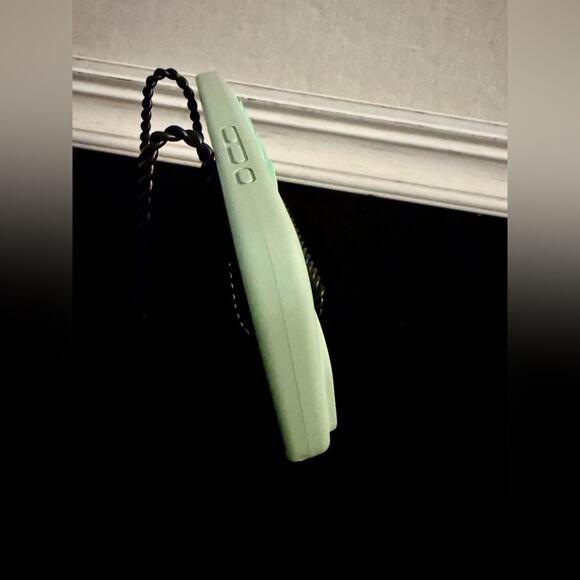 elago sage green silicone liquid w Octobuddy Suction cup mount iphone 15 pro - Picture 7 of 10